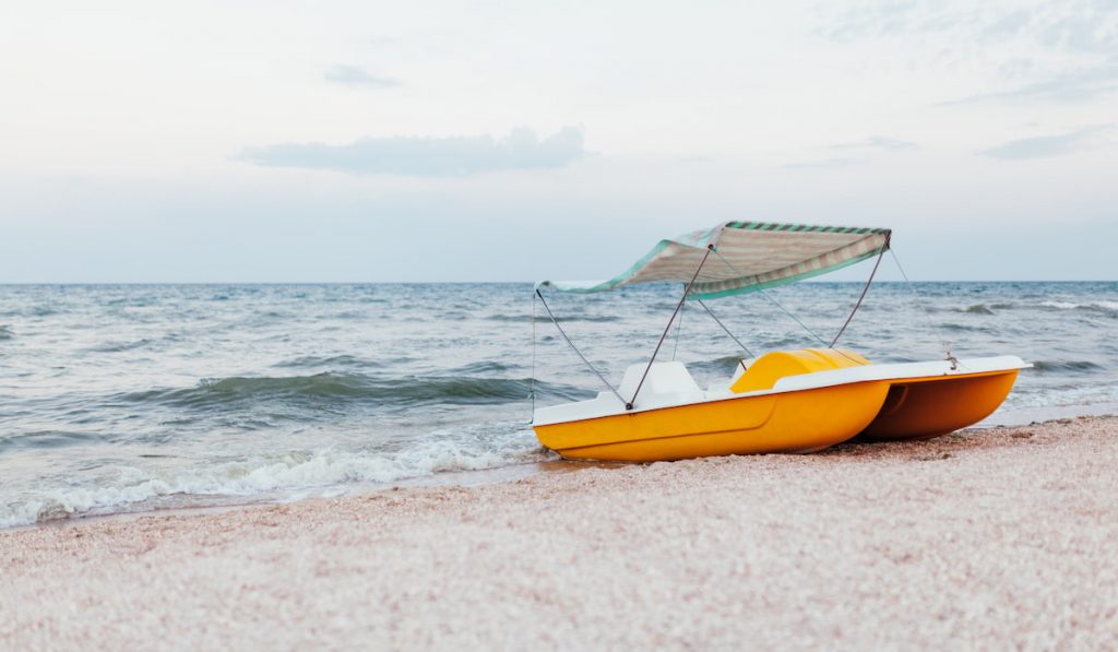 boat on the beach
